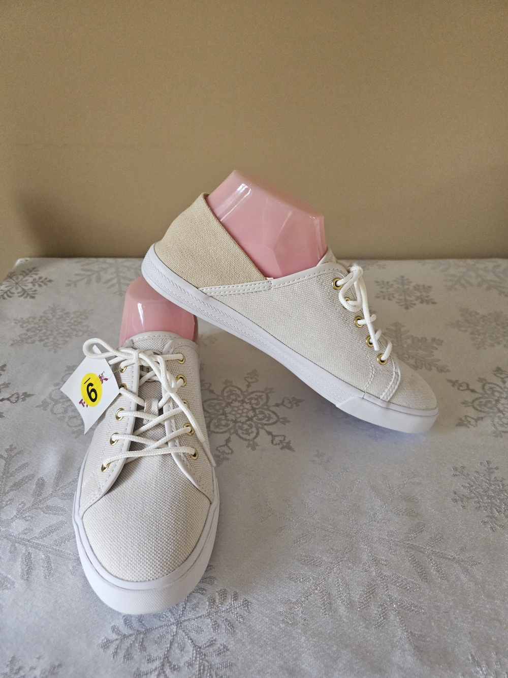 Tommy Hilfiger Canvas Lace-up Sneakers Shoes Women's Cream Sz 9M NWT